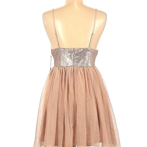 Blush sequined cocktail dress. Size medium. NWT - Picture 3 of 5